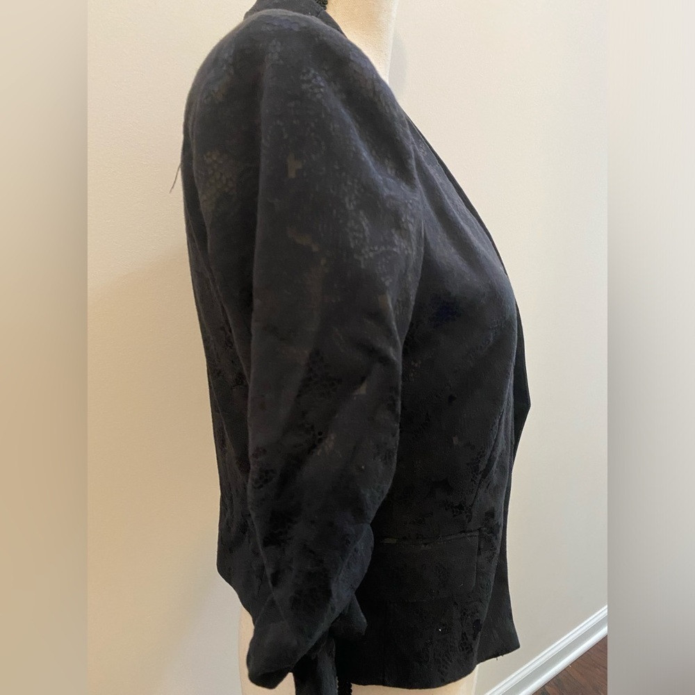 H&M Women’s Cropped Black Lined Jacket w/Push up Sleeves Sz 8 EUC - Picture 2 of 9